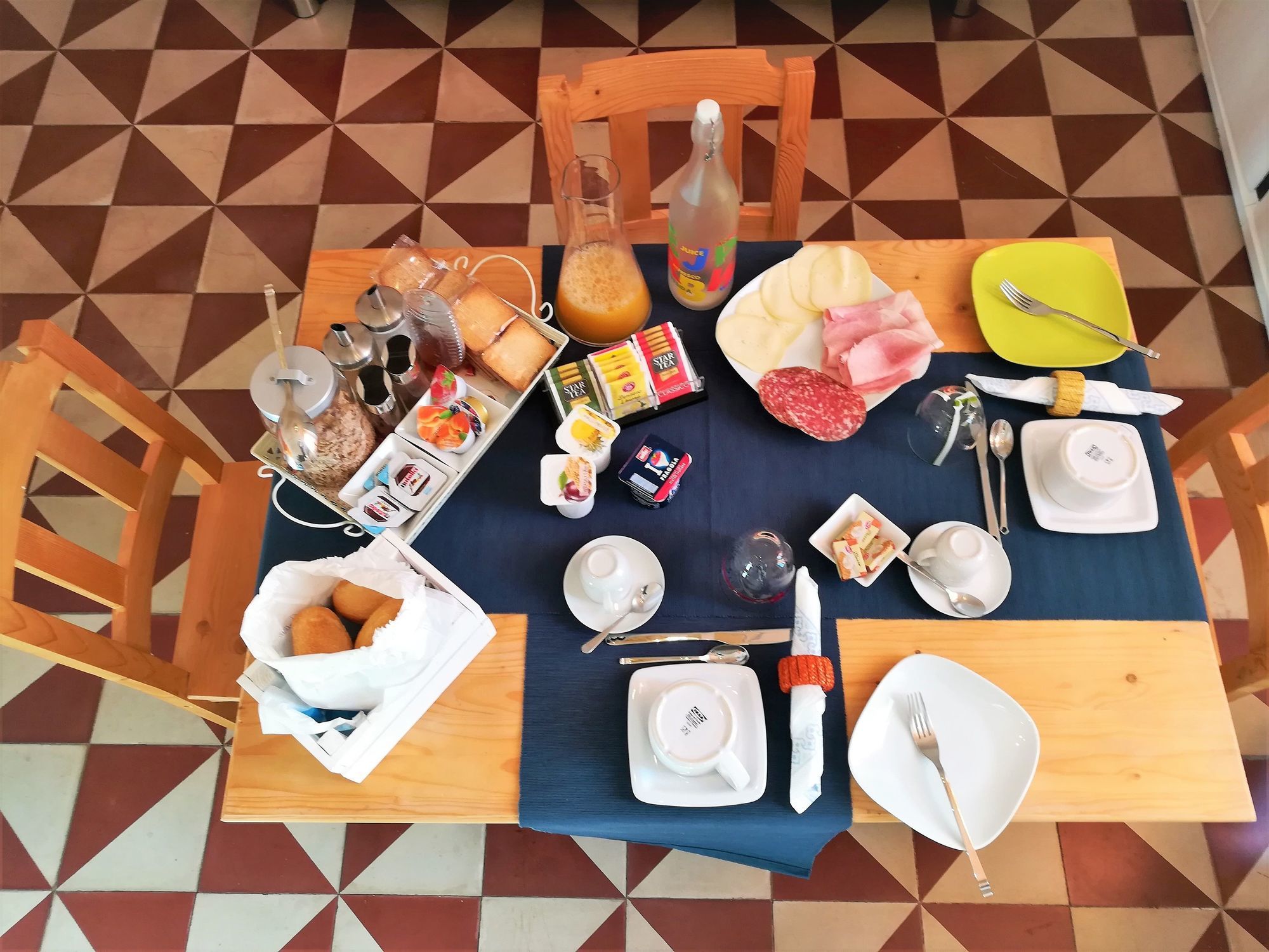 Terra Del Sole Bed & Breakfast Trani Restoran gambar